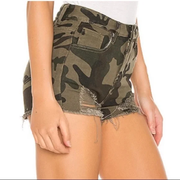 {SUPERDOWN} Camo Shorts NWT - Picture 5 of 5
